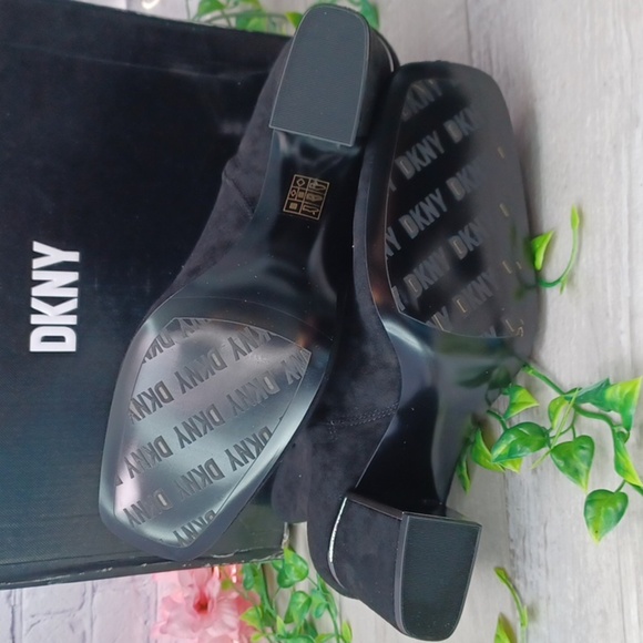 DKNY Cavale Boot NIB - Picture 7 of 12